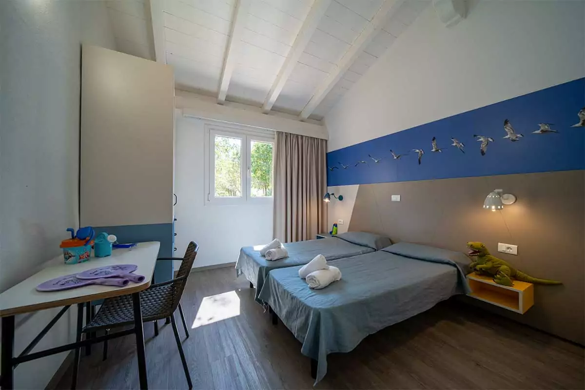 panoramica della camera da letto dell'holiday home comfort al bivillage