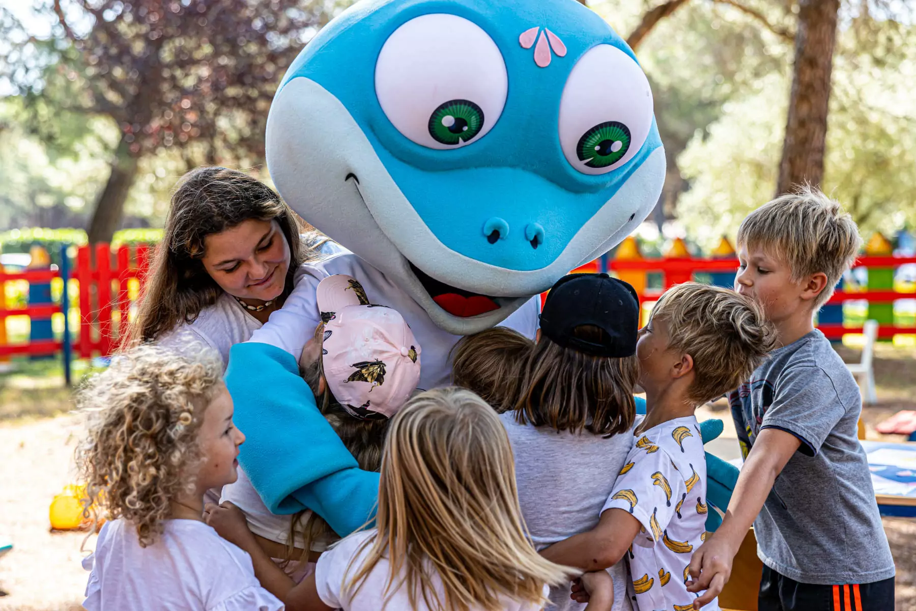 mascotte del bivillage bizù con bambini