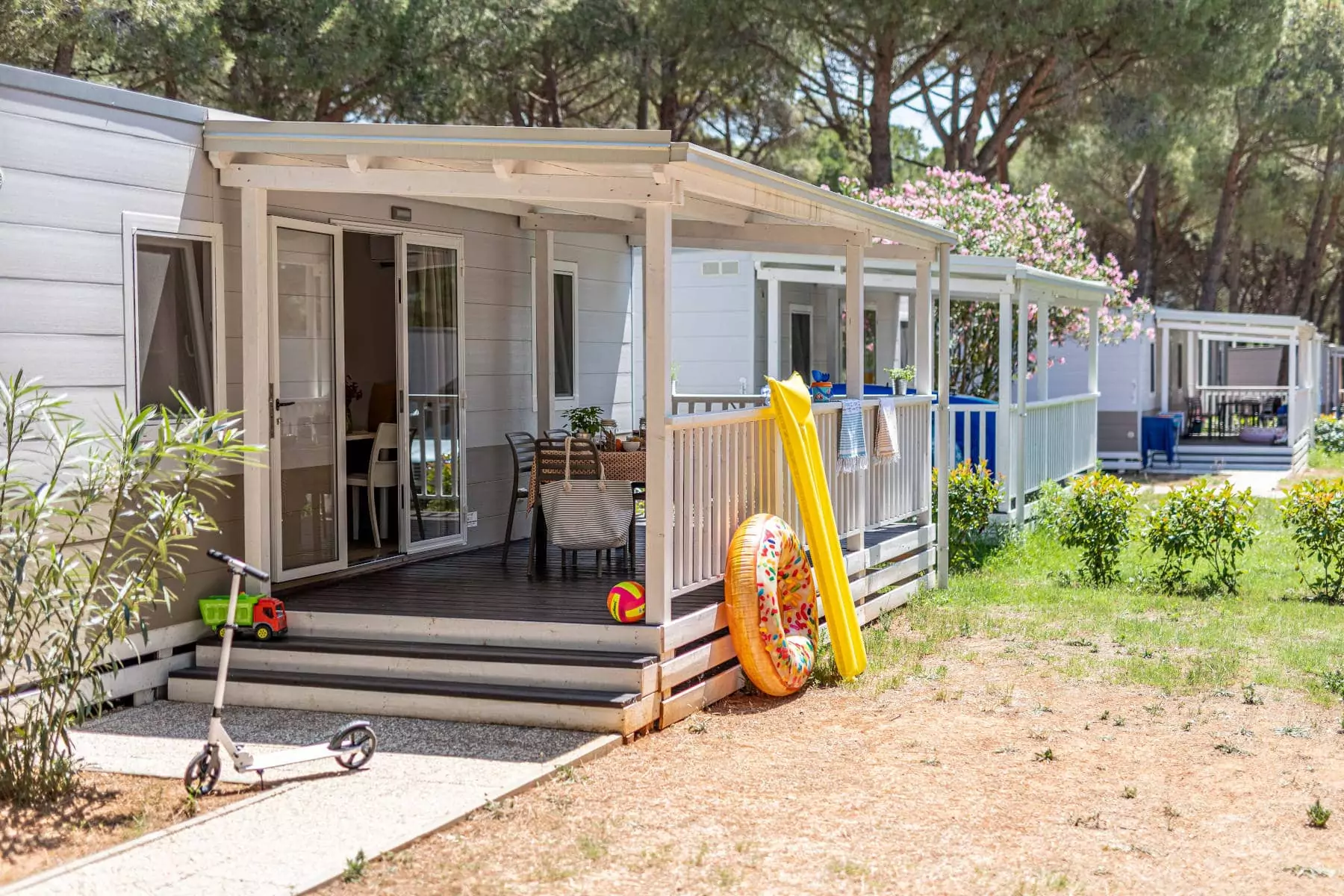 vista esterna delle mobile homes del centro vacanze BiVillage
