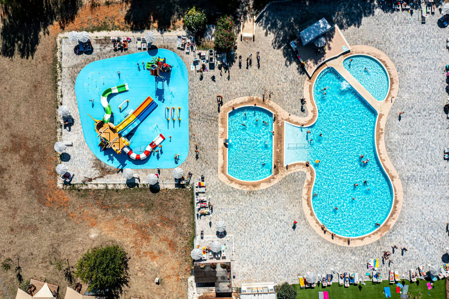 panoramica dall'alto delle piscine del bivillage