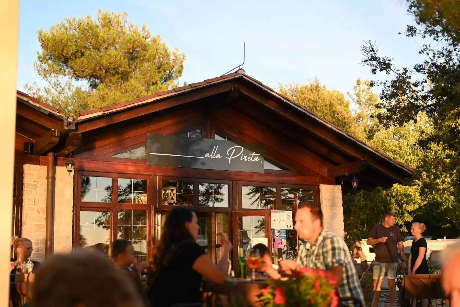 Facciata del ristorante alla Pineta nel Centro Vacanze BiVillage