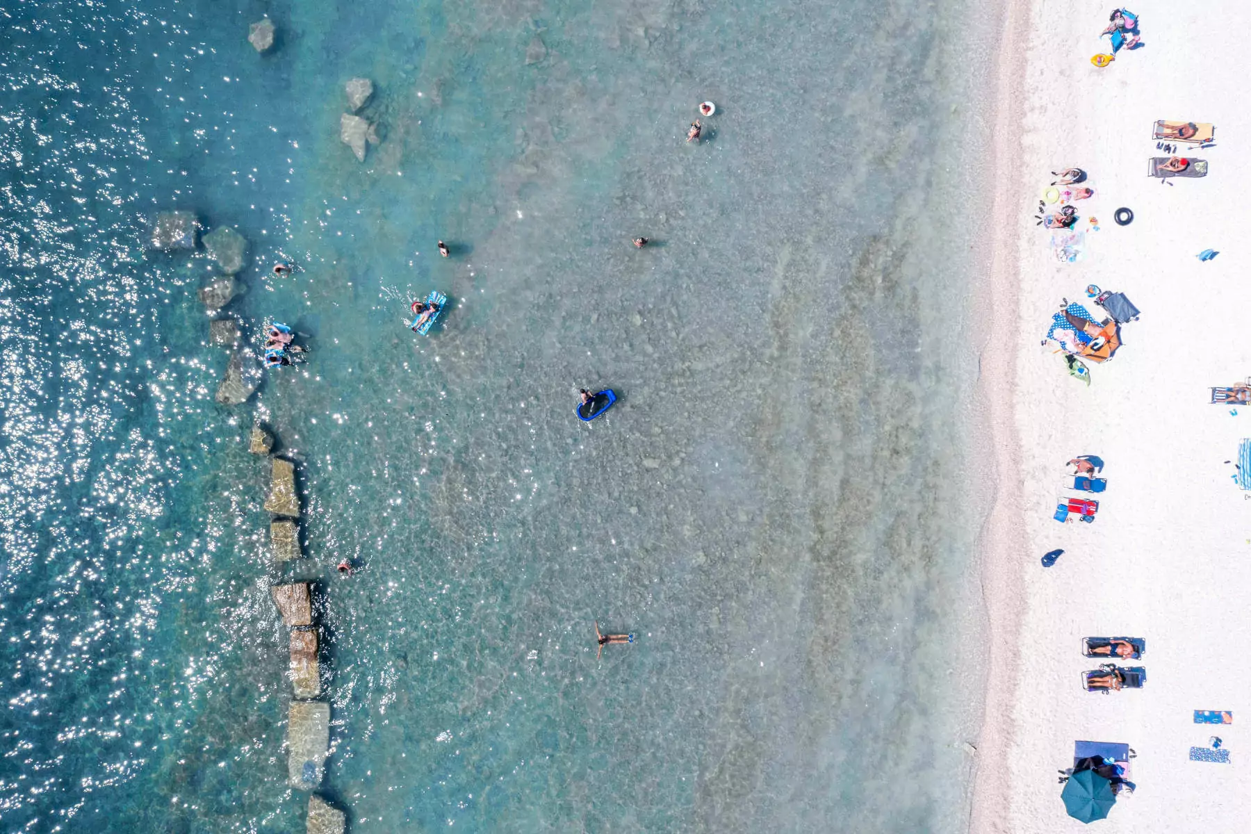 panoramica verticale della spiaggia del BiVillage a Fazana