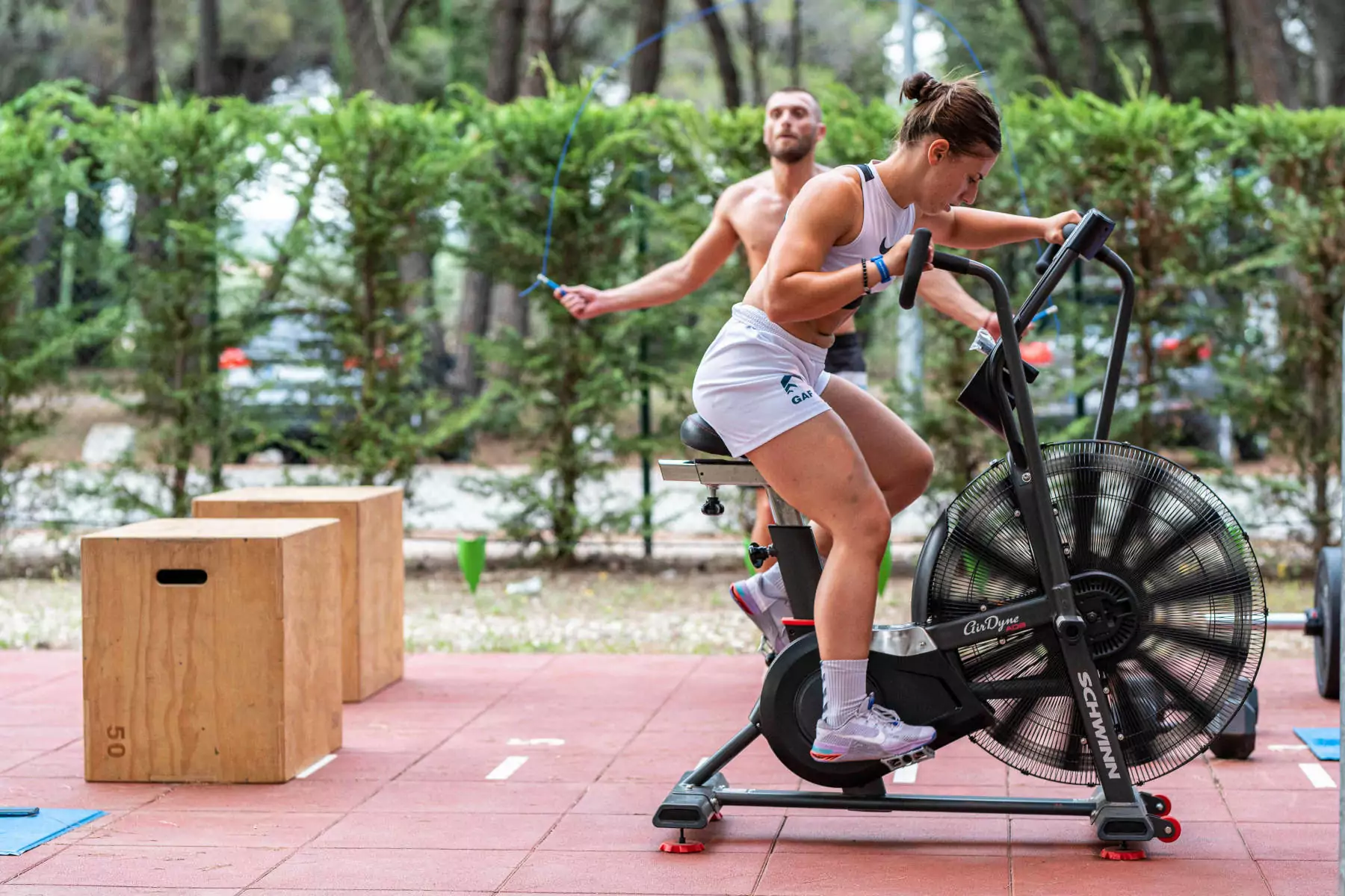 ragazzi che si allenano nella hiit arena