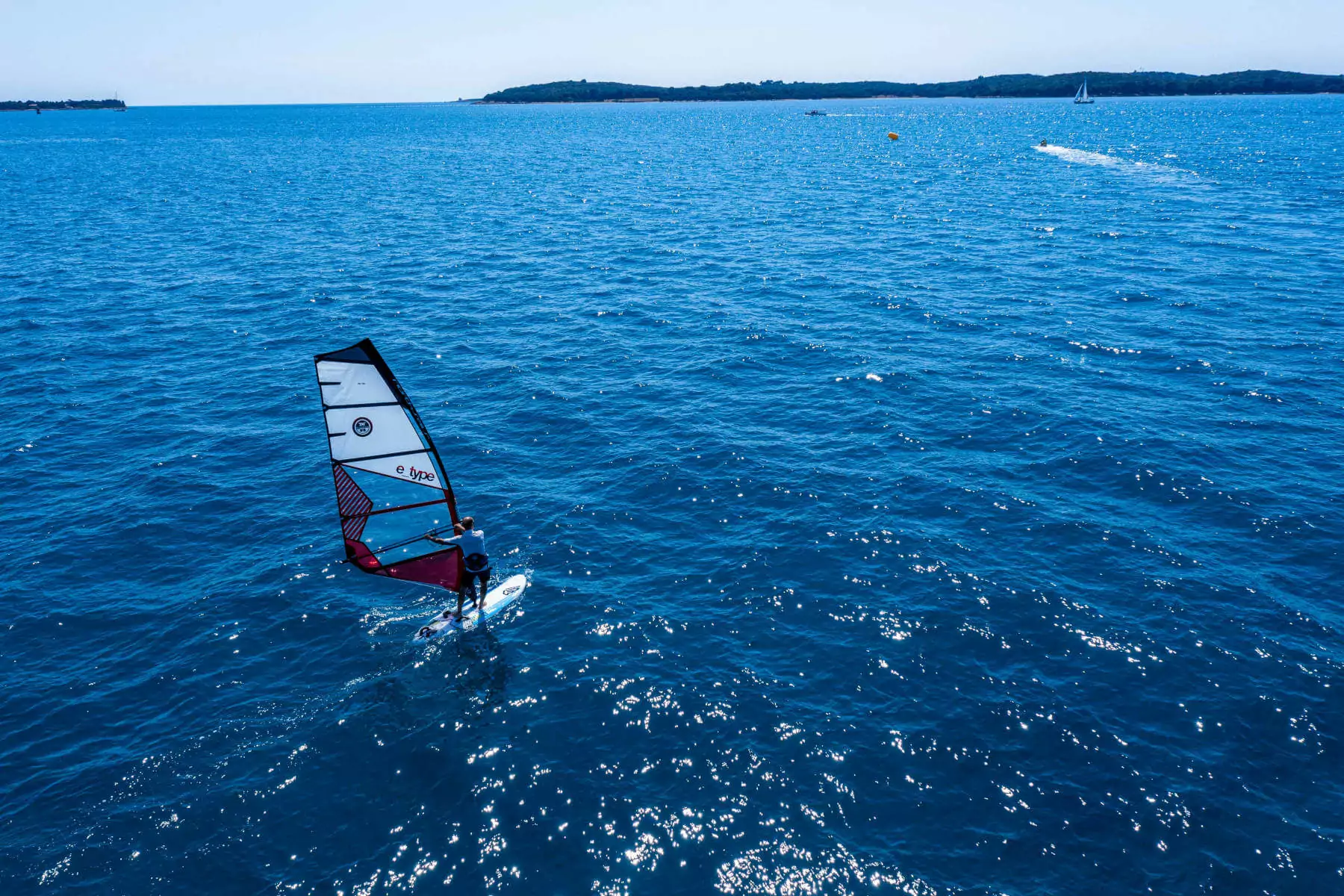 windsurf sul mare adriatico in croazia presso il camping bivillage