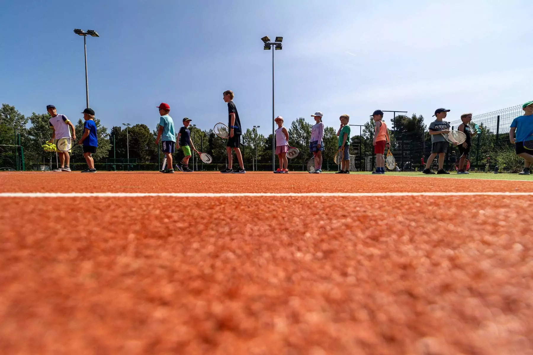 bambini sul campo da tennis al Bivillage