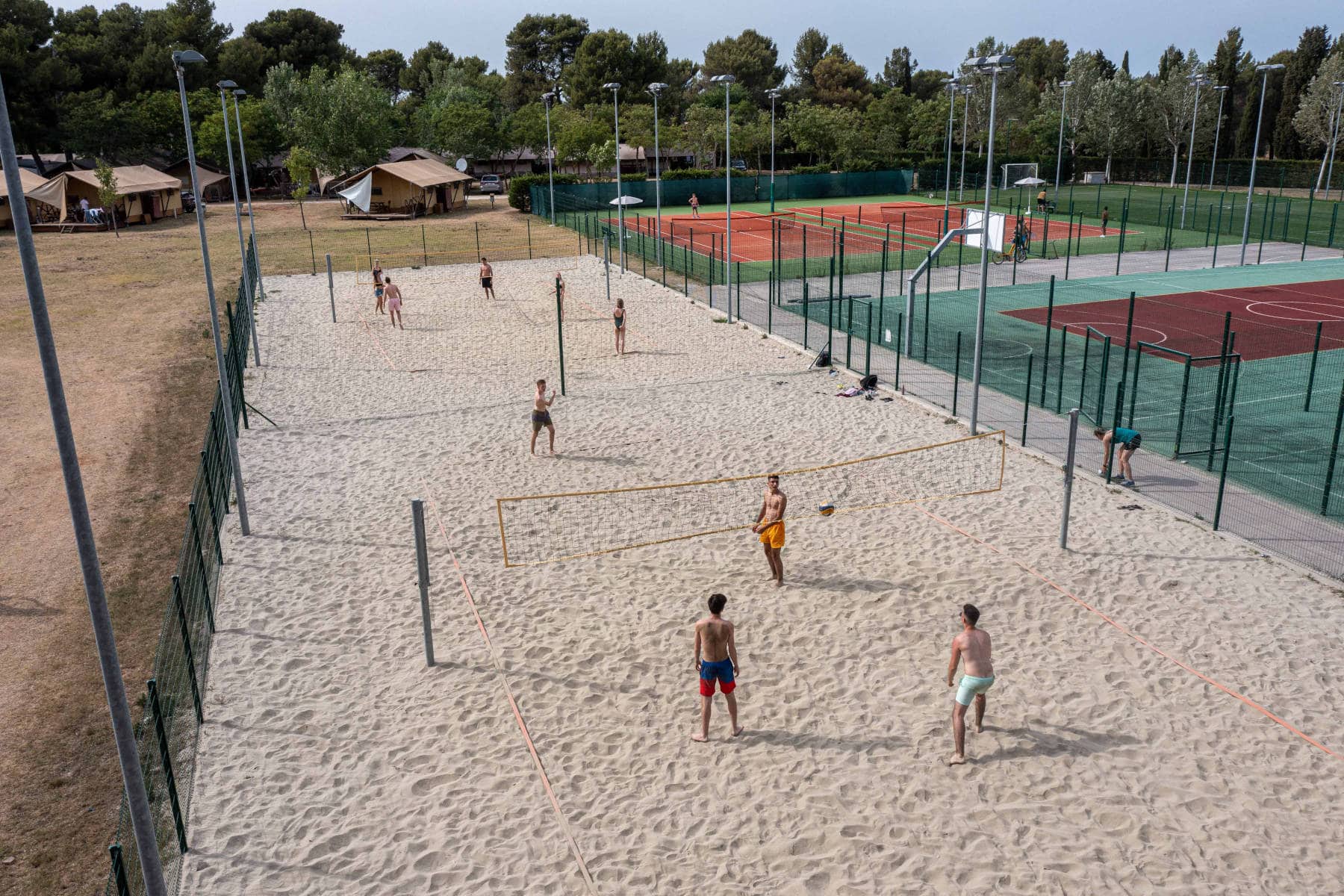 panoramica area dei campi da beach volley del bivillage a Fazana in Croazia