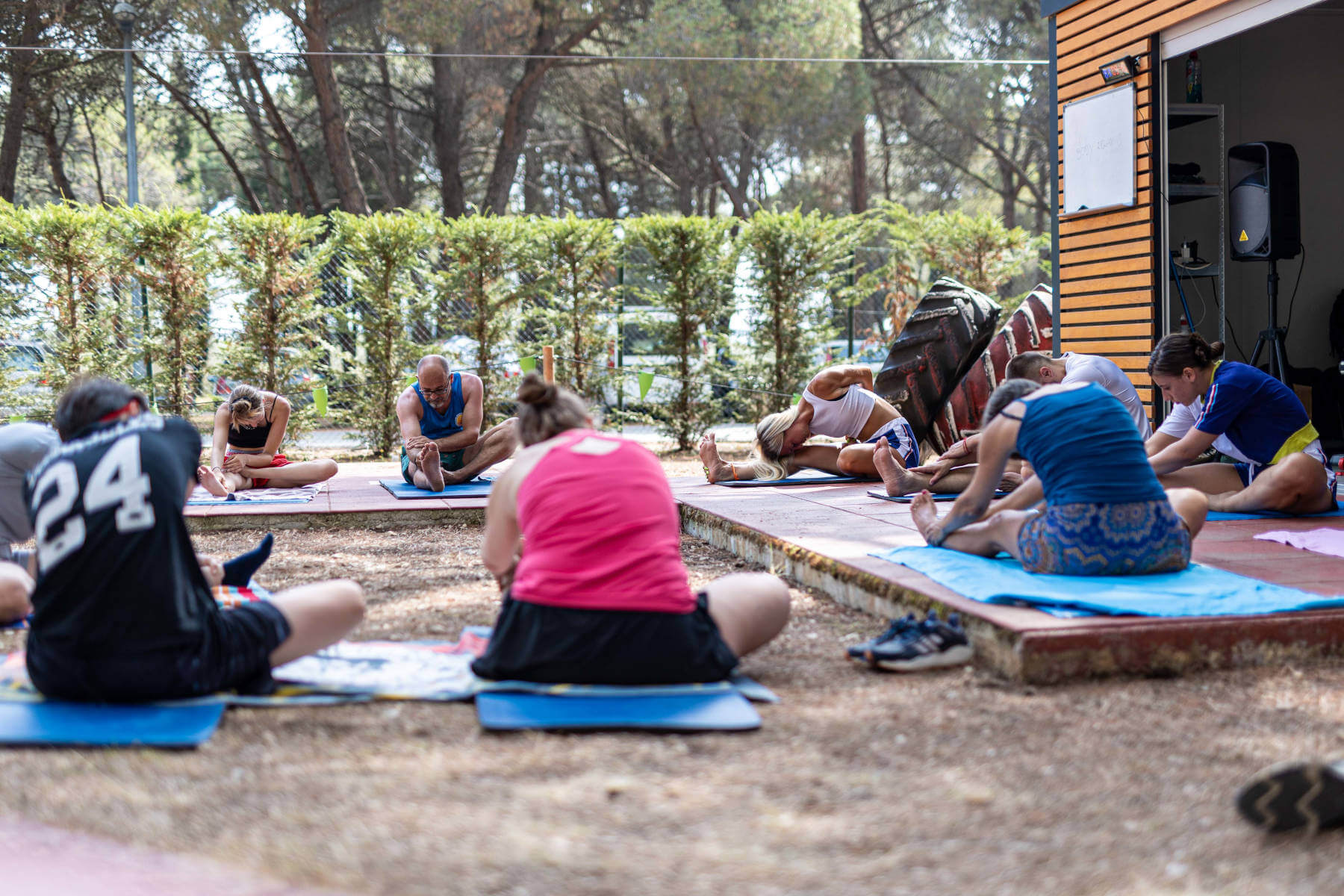 hiit arena esercizi fisici bivillage croazia stretching nella sport arena