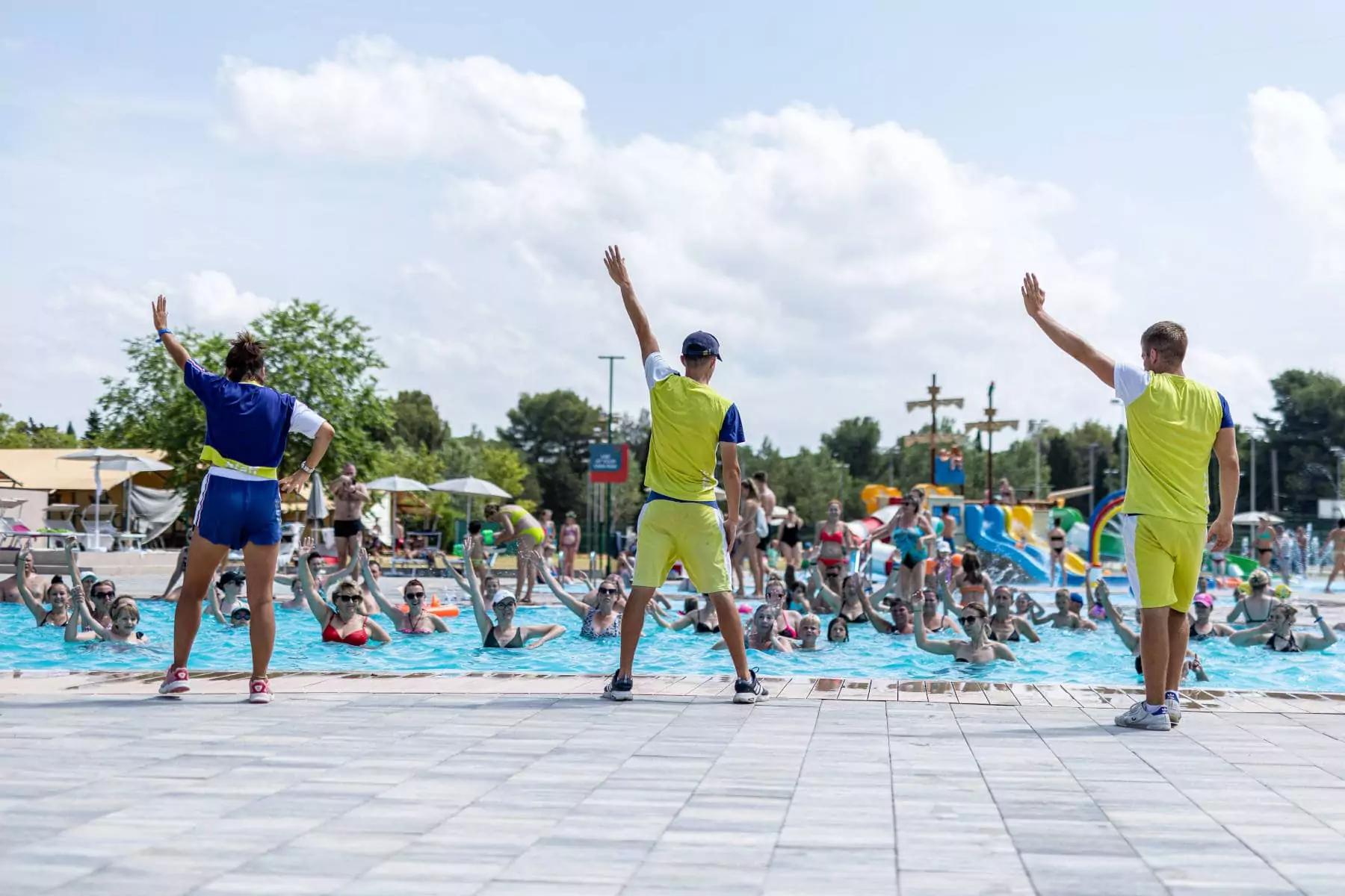 corso di acquagym nella piscina del camping bivillage