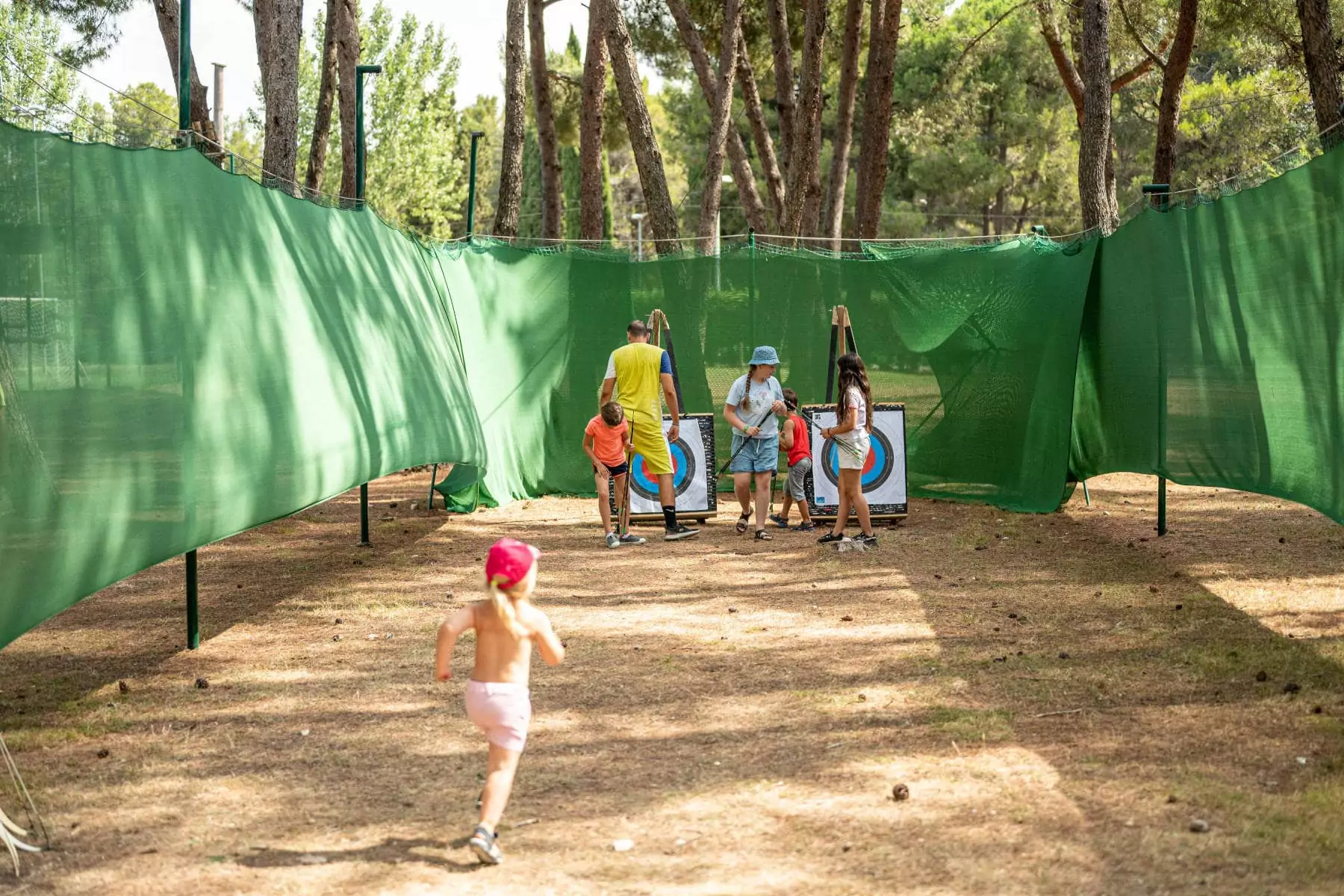 area di tiro con l'arco del bivillage con bambini