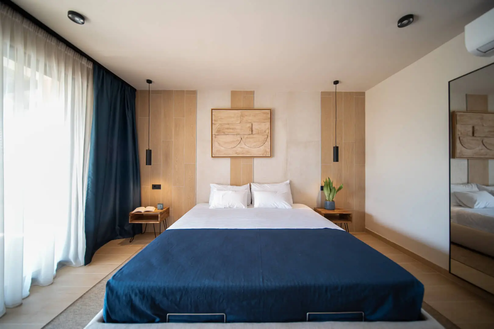 Suite-Sea-View-BB_Elegante-camera-da-letto-del-Bi-Village-Resort